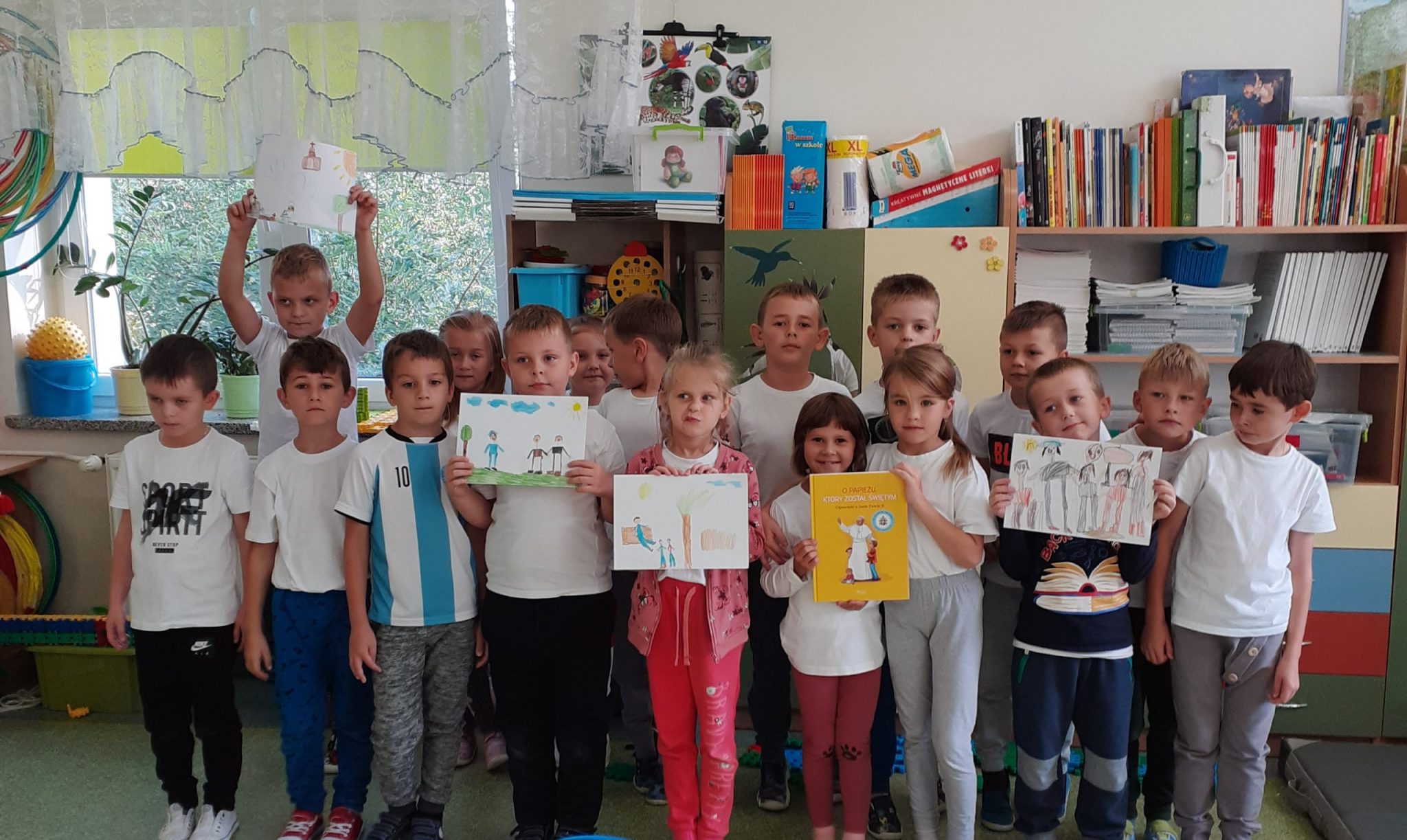 Szkoła Podstawowa W Starych Kobiałkach Dzień Papieski pod hasłem „Totus Tuus” : Szkoła Podstawowa w Starych
