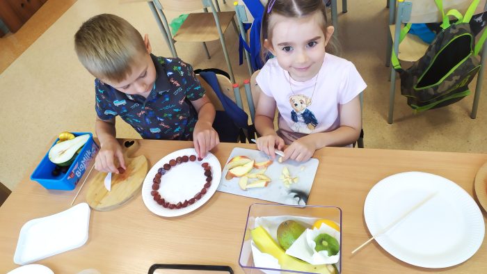 Miniaturka artykułu Grupa 5-latków zakończyła rok szkolny owocowo.