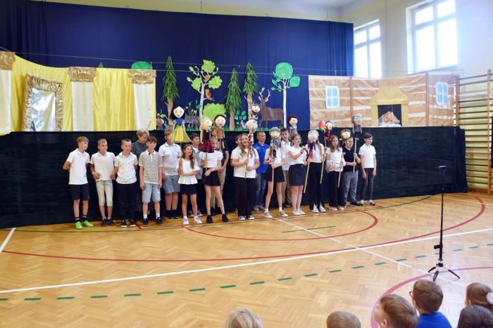 Miniaturka artykułu „Królewna Śnieżka” – kukiełkowa opowieść klasy piątej