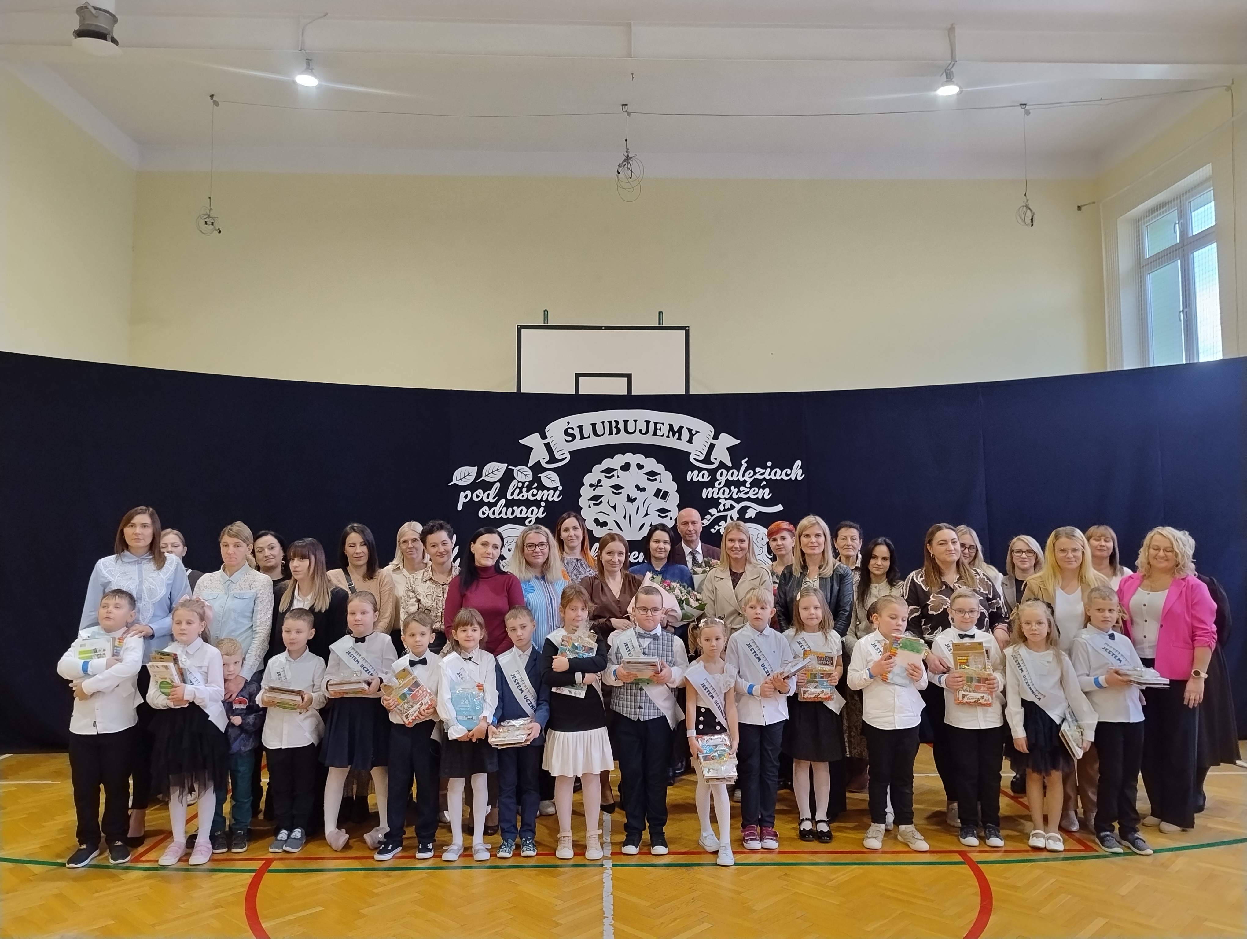 Czy przyrzekacie być pilnymi i wzorowymi uczniami?…”