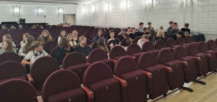 Miniaturka artykułu Wycieczka klas 6–8 na spektakl „Sherlock Holmes. Studium w Szkarłacie”